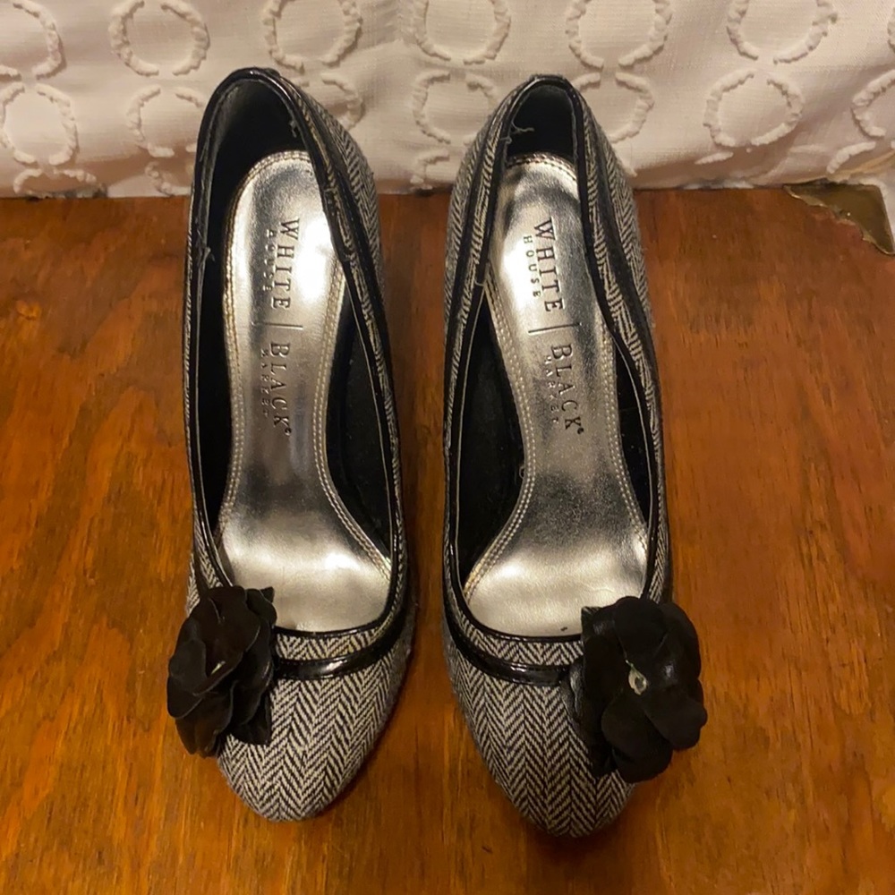 White/Black pattern 3 1/2 in heels